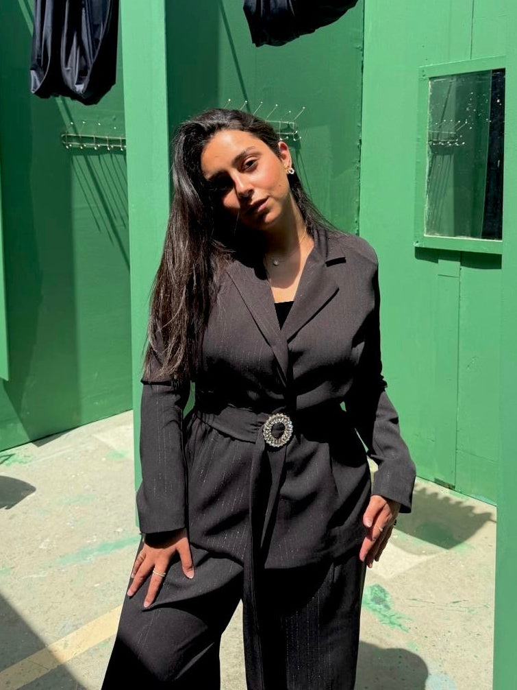 Noir shimmer suit