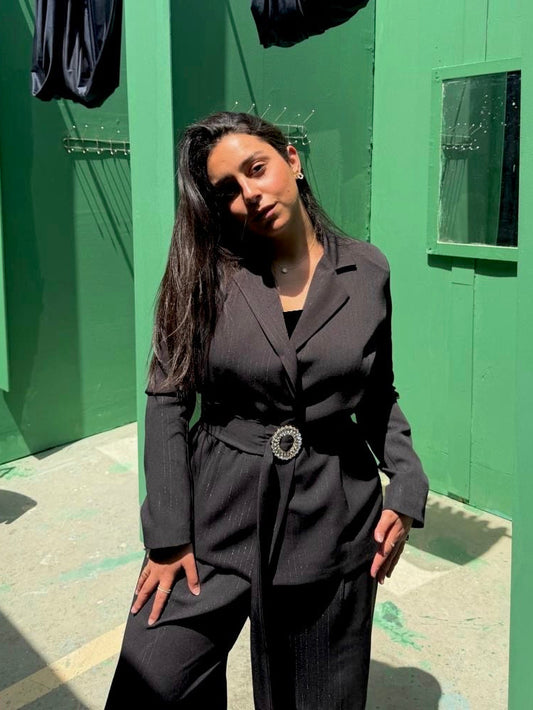 Noir shimmer suit