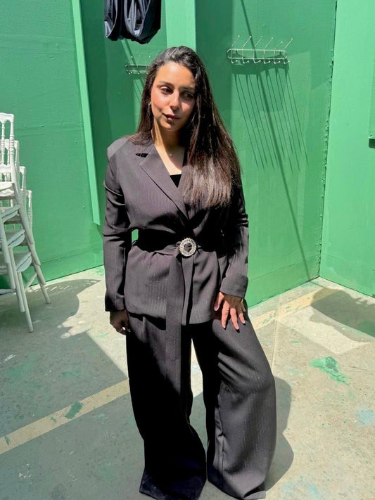 Noir shimmer suit